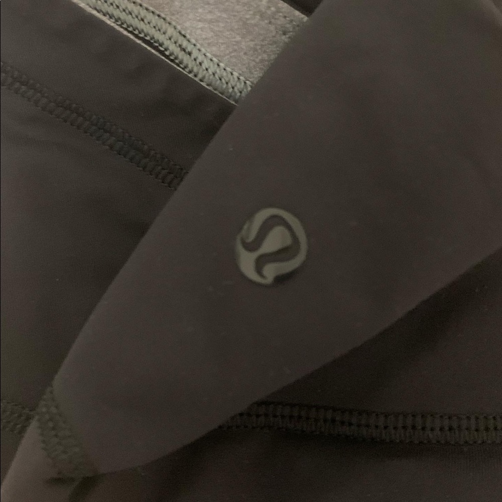 Lulu lemon leggings I believe size 8